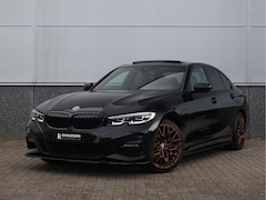 BMW 3-serie - M-Sport 19inch / SOH91% / Glazen dak / HiFi / 50 Jahre / Camera / M Performance