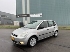 Ford Fiesta - 1.4-16V Trend 5-Deurs 81 PK. Zeer fijn rijdende inruilauto met nieuwe APK