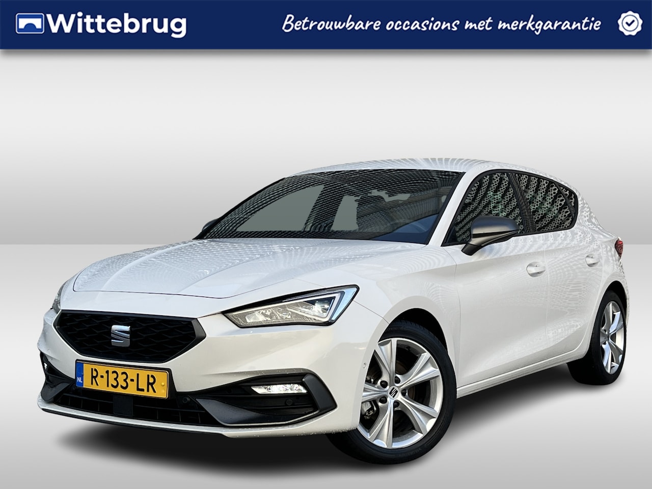 SEAT Leon - 1.0 TSI FR Business Intense / Navigatie / App connect / Camera / Parkeersensoren V+A / Dod - AutoWereld.nl