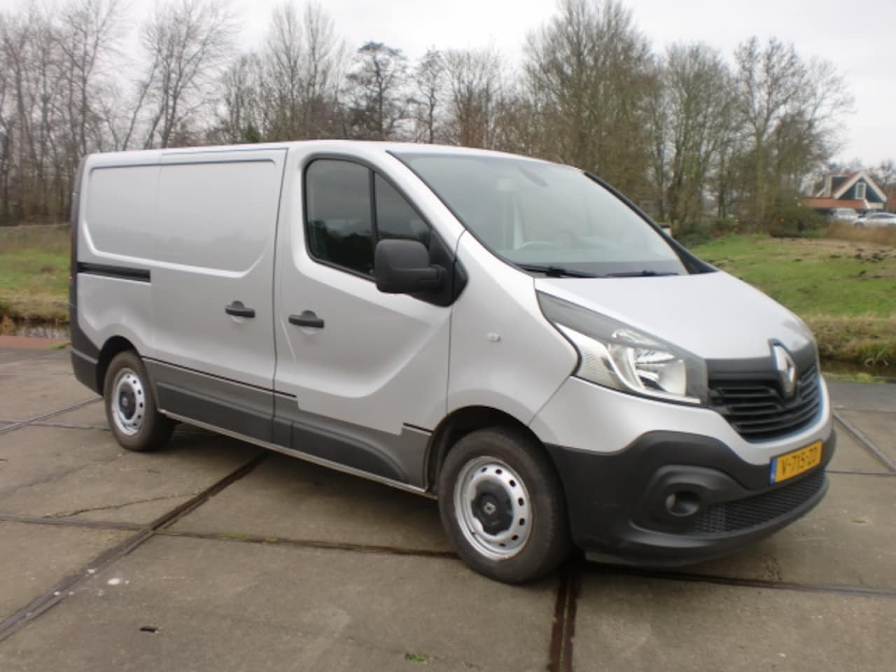 Renault Trafic - 1.6 dC1 TwinTurb GRIJS 5DRS 3PERS BJ2019 EU6 LEASE€179 - AutoWereld.nl