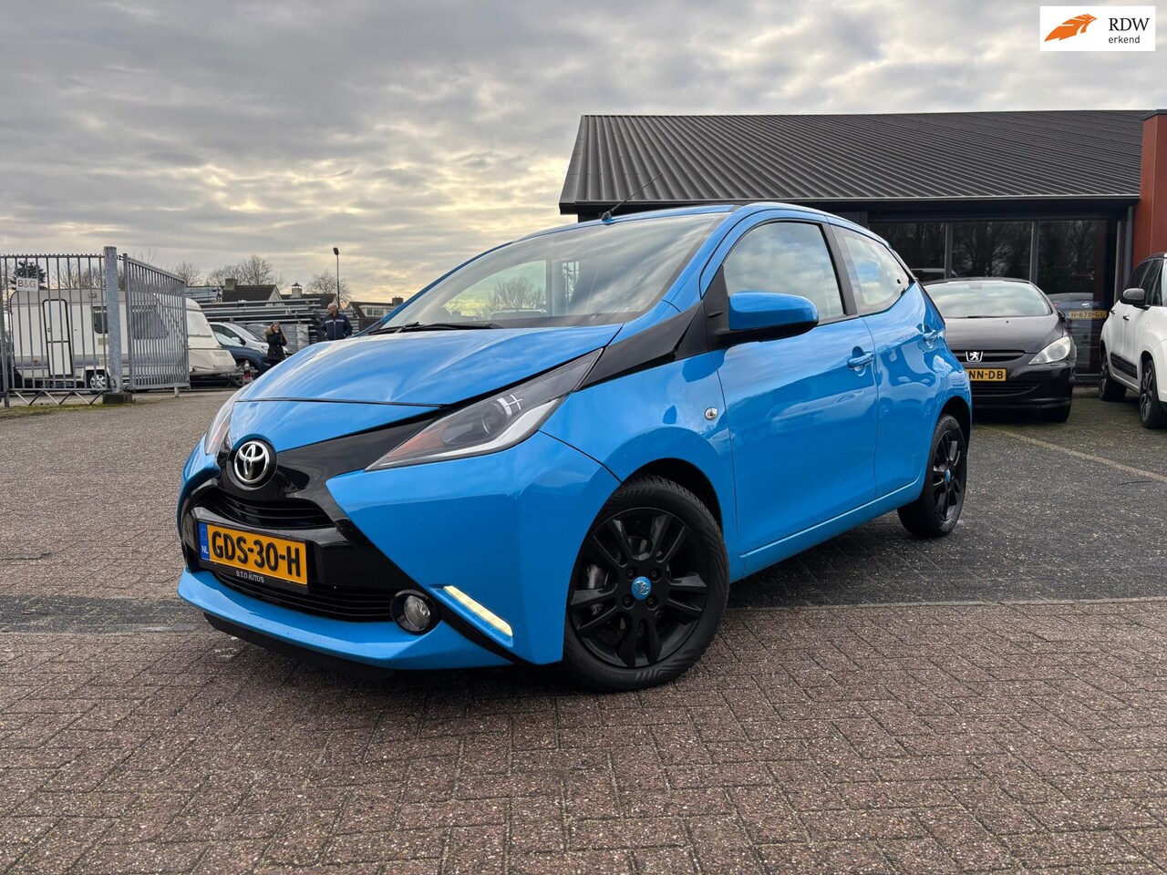 Toyota Aygo - 1.0 VVT-i x-cite Cabrio Top / Airco / Apple Carplay / Bleutooth / Lichtmetalen velgen 15" - AutoWereld.nl