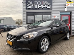 Volvo V40 - 1.6 T3 Kinetic -150 PK-CLIMA-CRUISE-NAVI-CAMERA-TREKHAAK-ORIGINEEL NEDERLANDS-85.796 KM'S