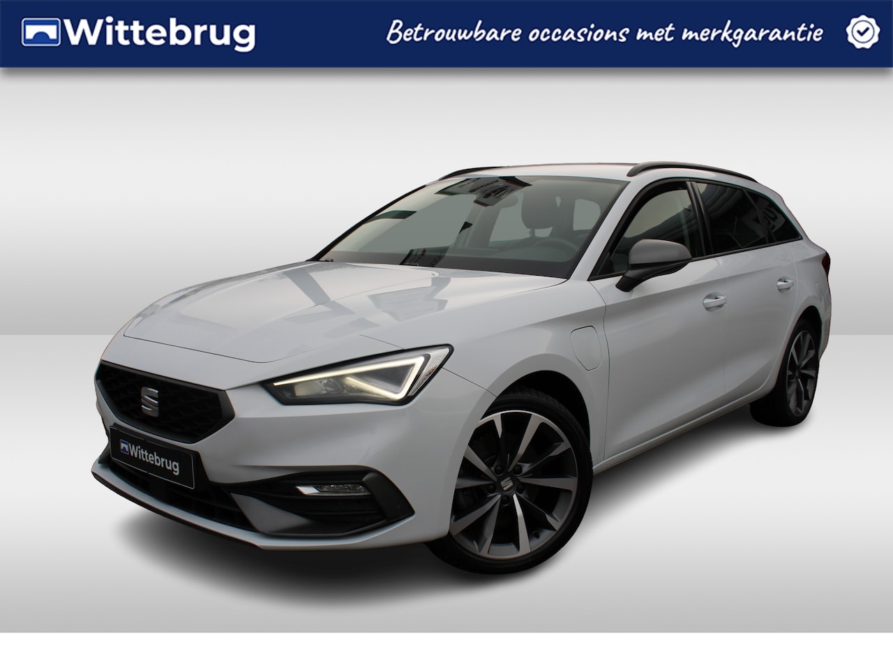 SEAT Leon Sportstourer - 1.4 TSI 204pk eHybrid PHEV FR DSG AUTOMAAT / Navigatie / APP / LM 18 inch / Camera / Park - AutoWereld.nl