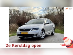 Skoda Octavia - 1.2 TSI Greentech Elegance Businessline 5DRS NAVI KEYLES ECC STOELVERWARMING NAP GOED ONDE