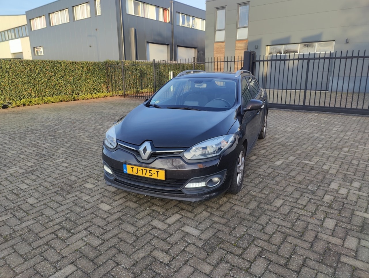Renault Mégane Estate - 1.5 dCi BJ 2014 Automaat Lichte rechtes schade - AutoWereld.nl