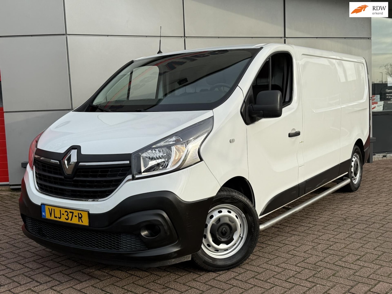 Renault Trafic - 2.0 dCi 120 T29 L2H1 Business 2.0 dCi 120 T29 L2H1 Business - AutoWereld.nl