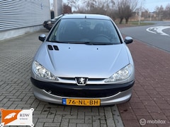 Peugeot 206 - 1.4 /NWE APK/NETJES/DEALER ONDERHOUD/NAP