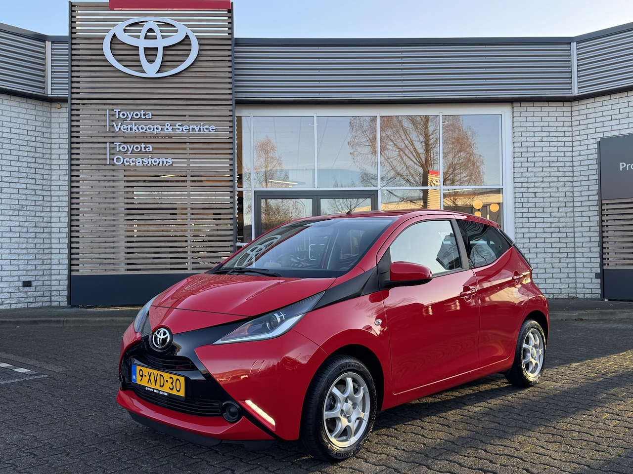 Toyota Aygo X - X-PLAY NL-AUTO ALL-SEASON AIRCO BLUETOOTH CAMERA EL-RAMEN/SPIEGELS AFN-TREKHAAK - AutoWereld.nl