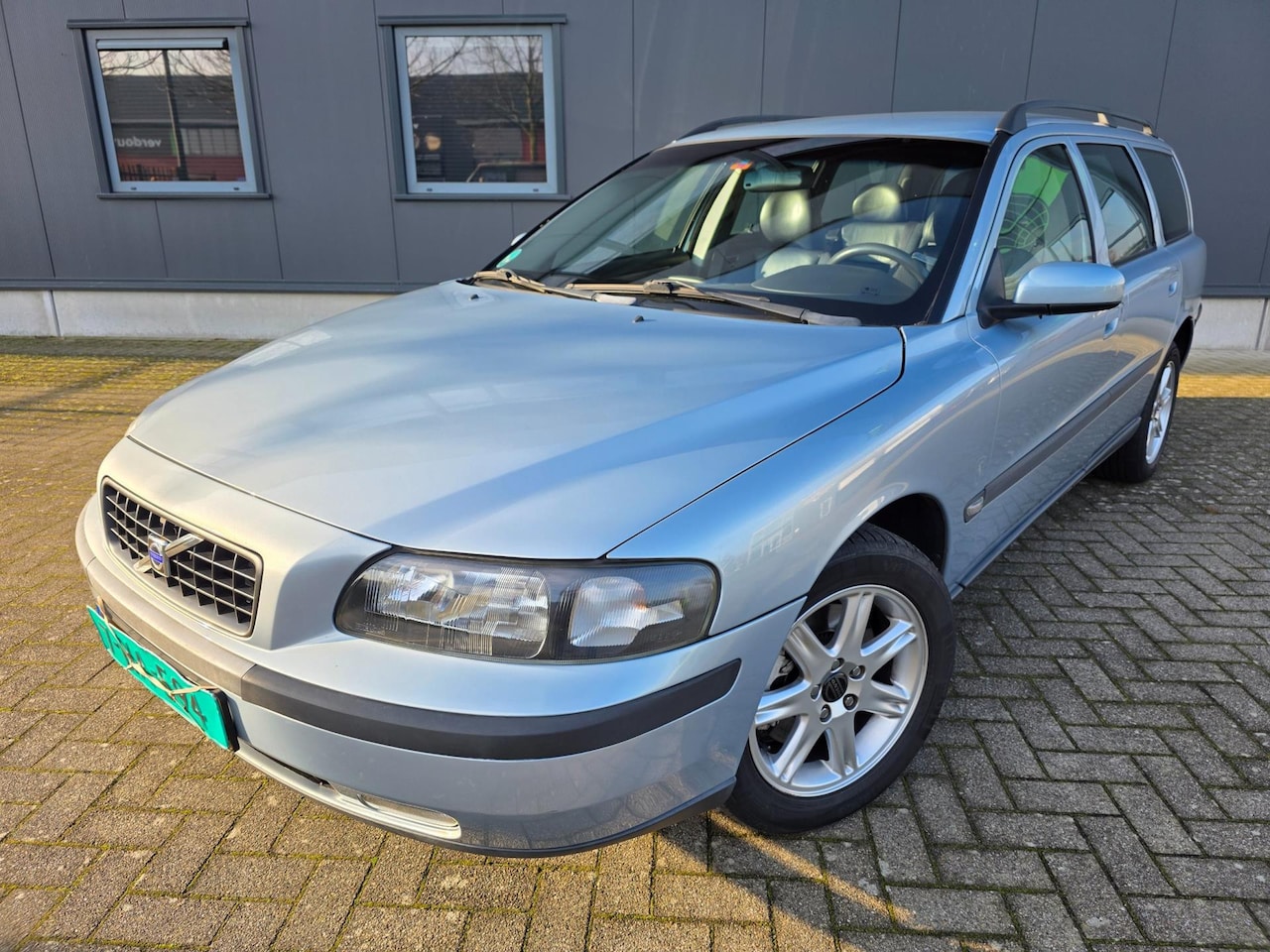 Volvo V70 - 2.4 T AWD Comfort Line 2.4 T AWD Comfort Line, cilinderkop gereviseerd!! bijtelvriendelijk! - AutoWereld.nl