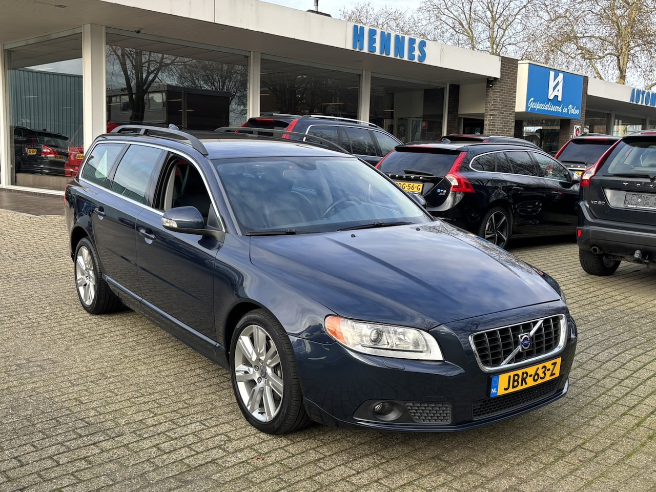 Volvo V70 - 2.5T 231pk Aut6 Momentum Xenon Bluetooth - AutoWereld.nl