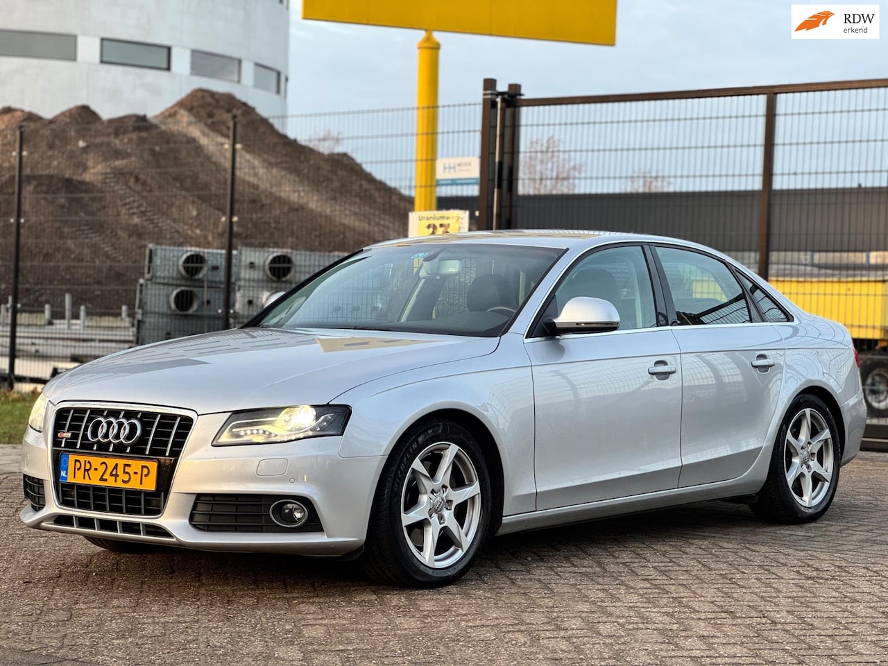 Audi A4 Limousine - 3.2 FSI quattro Pro Line|6BAK|265PK|NAVI|PSENSOR|HALFLEDER|TREKHAAK - AutoWereld.nl