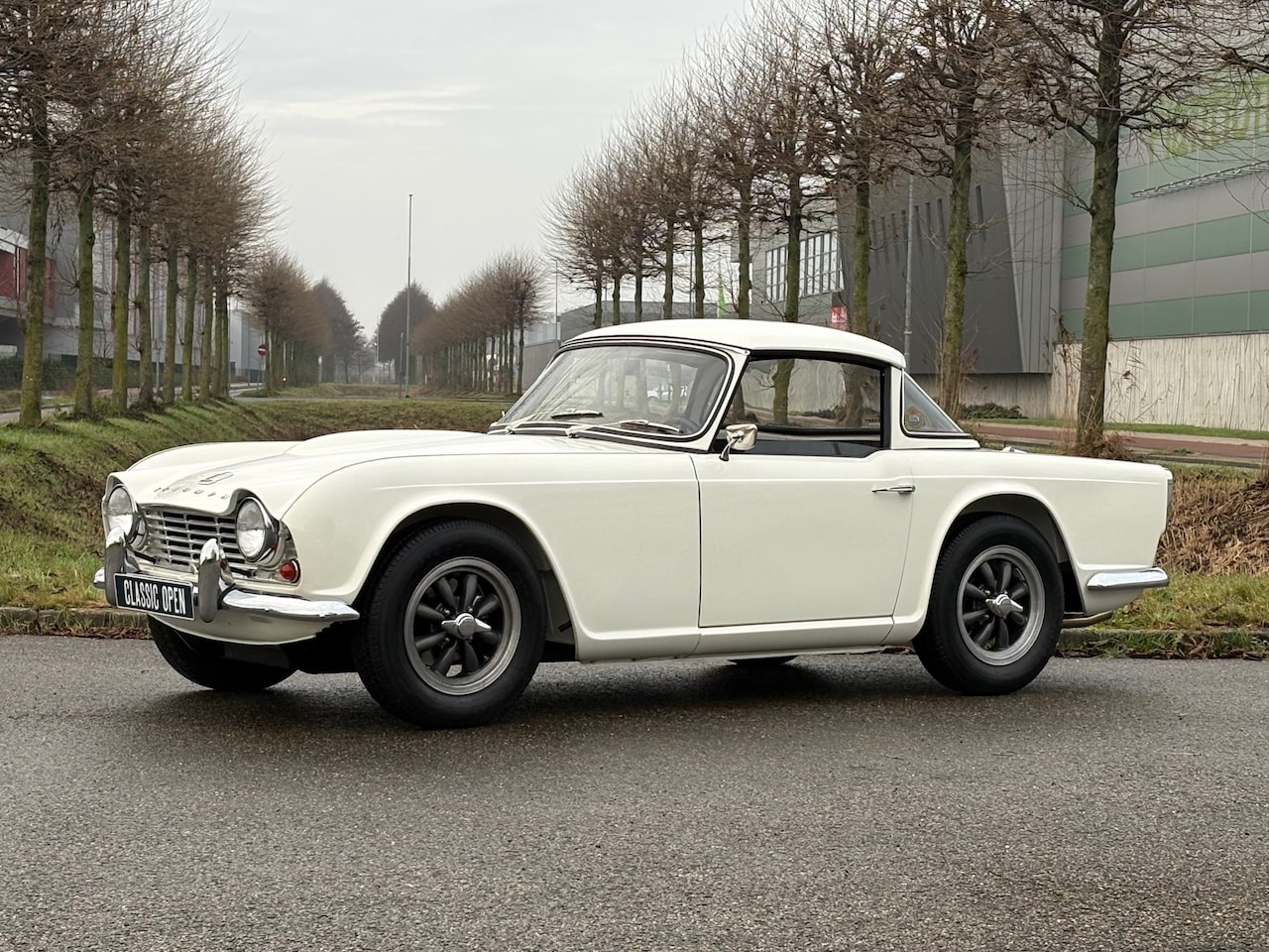 Triumph TR4 - Surrey Top - AutoWereld.nl