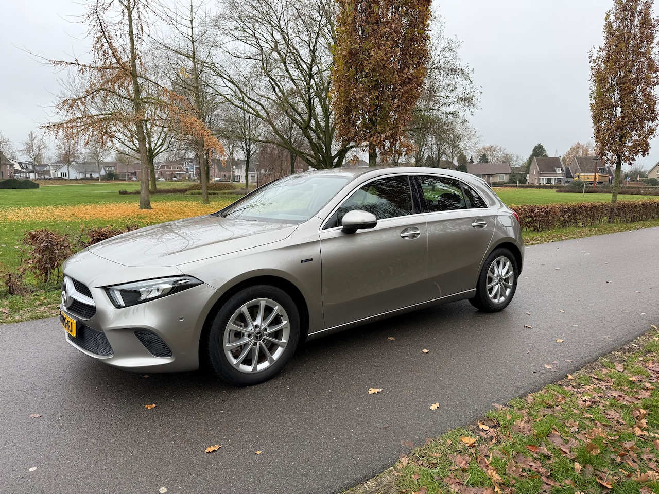 Mercedes-Benz A-klasse - 250 e Business Solution Luxury Limited Origineel NL | NAP | Dealeronderhouden | IN NIEUWSTAAT | Lederen bekleding | Virtual Displ - AutoWereld.nl