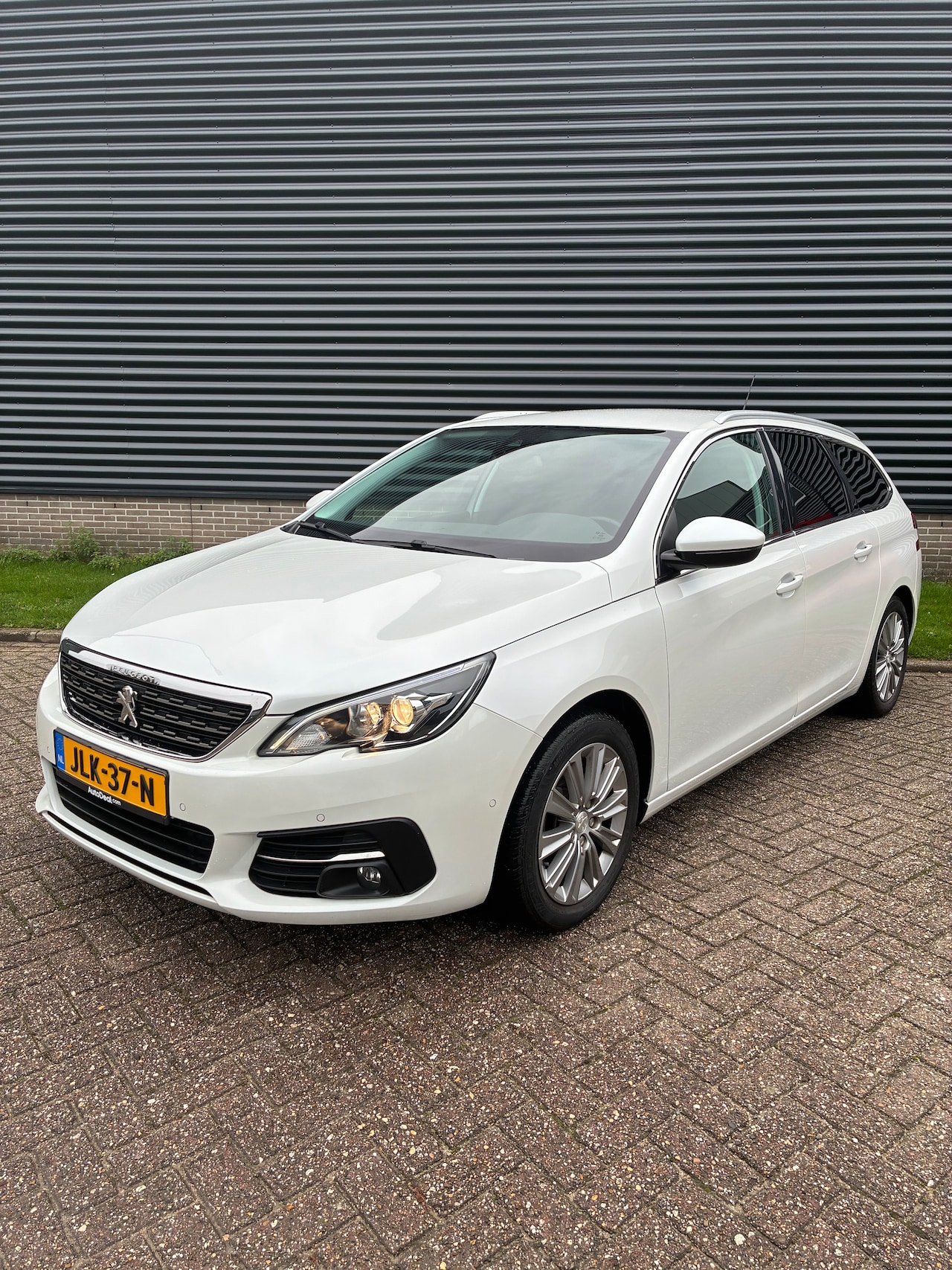 Peugeot 308 SW - 1.2 PureTech Allure 130pk, Stoelverwarming - AutoWereld.nl