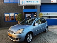 Ford Fiesta - 1.3-8V Futura 69PK|Origineel NL|Radio|Airco|5-Deurs|Trekhaak|Keurig onderhouden
