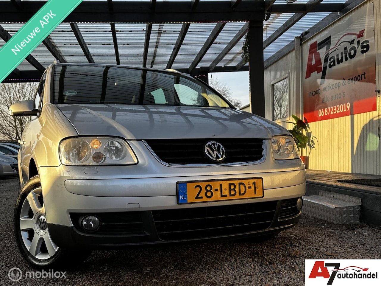 Volkswagen Touran - 1.6-16V FSI Highline 1.6-16V FSI Highline - AutoWereld.nl