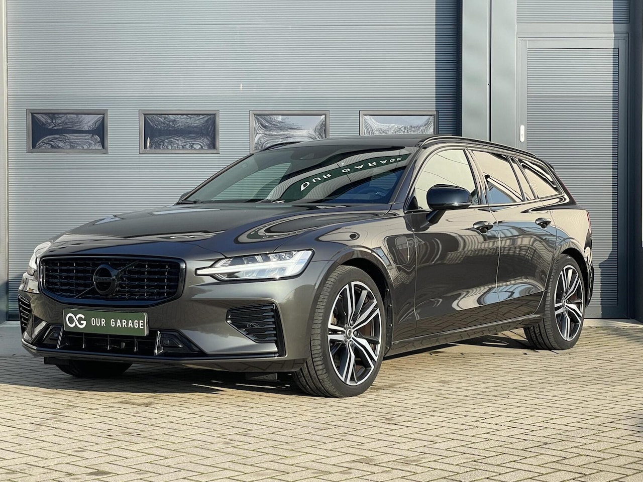 Volvo V60 - T6 Recharge AWD R-Design|Camera|Pano|H&K|Trekhaak - AutoWereld.nl
