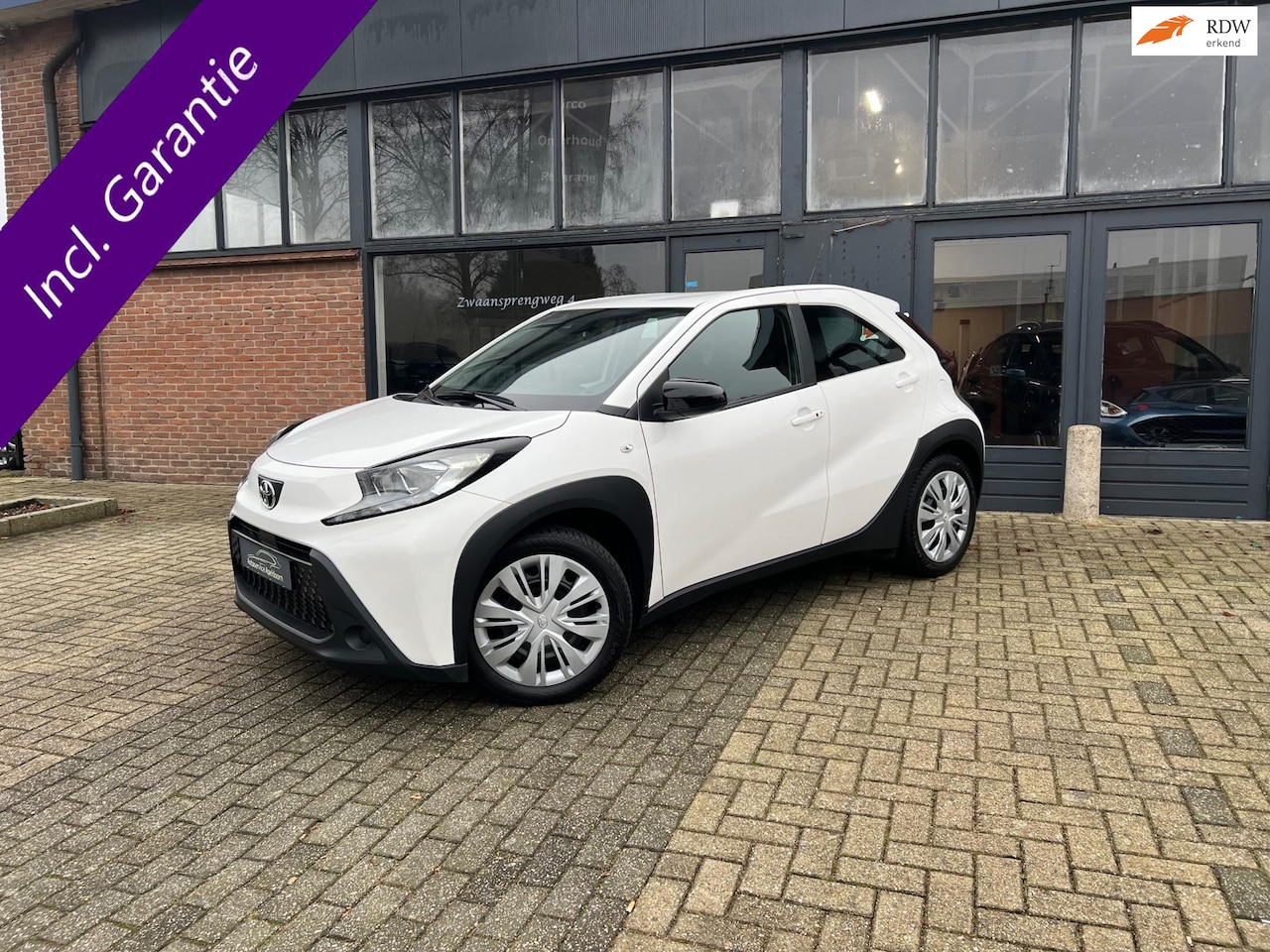 Toyota Aygo X - 1.0 VVT-i S-CVT Premium 1.0 VVT-i S-CVT Premium, Acc, Dealer OH, Automaat - AutoWereld.nl