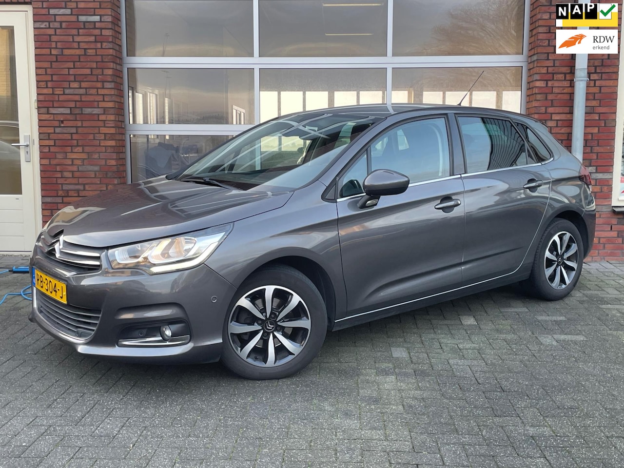 Citroën C4 - 1.2 PureTech Feel Edition | Dealer Onderhouden | Trekhaak | Automaat | Cruise Control | Pa - AutoWereld.nl