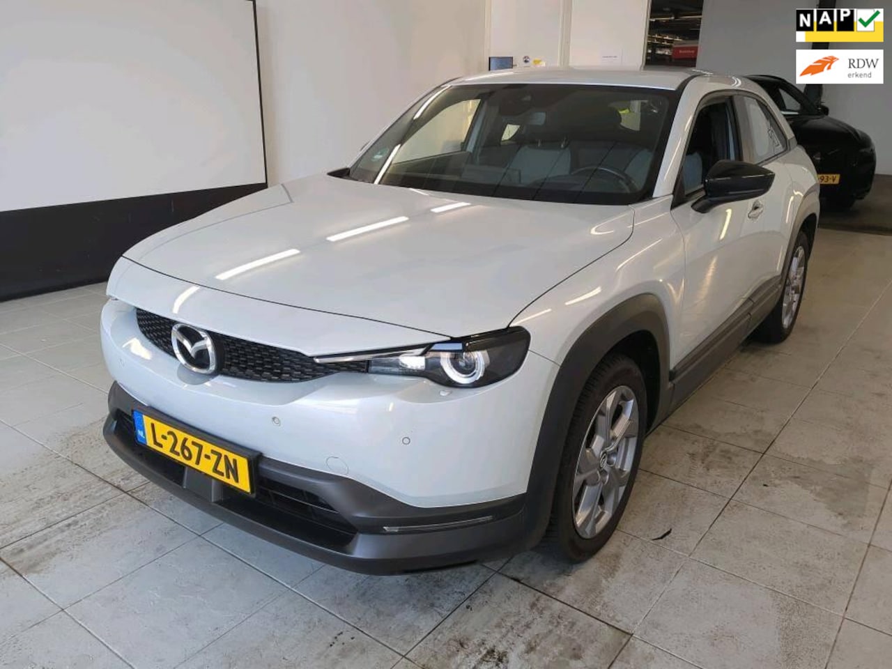 Mazda MX-30 - E-SkyActiv 145 Comfort 36 kWh | SOH ?% | Camera | CarPlay | Cruise Control | Stoel- en stu - AutoWereld.nl