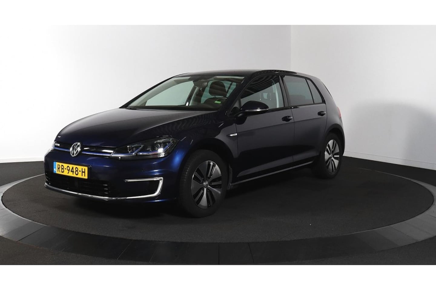 Volkswagen e-Golf - | Adaptive Cruise | Carplay | ACC | Navigatie | Parkeersensoren | Telefoonvoorbereiding | - AutoWereld.nl