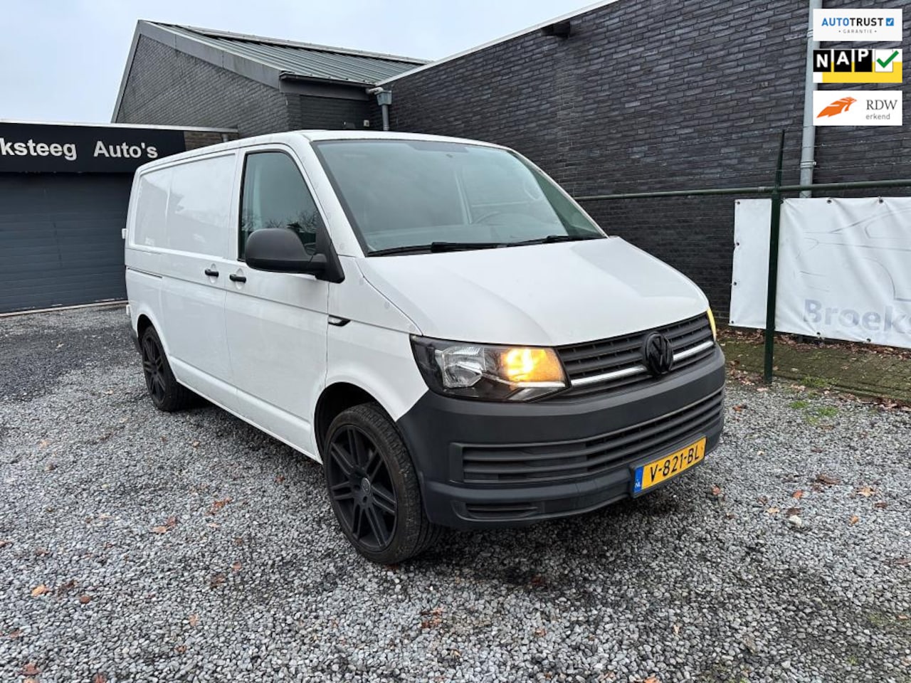Volkswagen Transporter - 2.0 TDI L1H2 Highline Automaat/Standkachel/Deuren - AutoWereld.nl