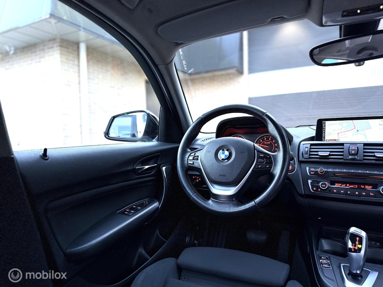BMW 1-serie - 118i 170 PK Sport|Automaat|Xenon|Navi|LM 17 - AutoWereld.nl