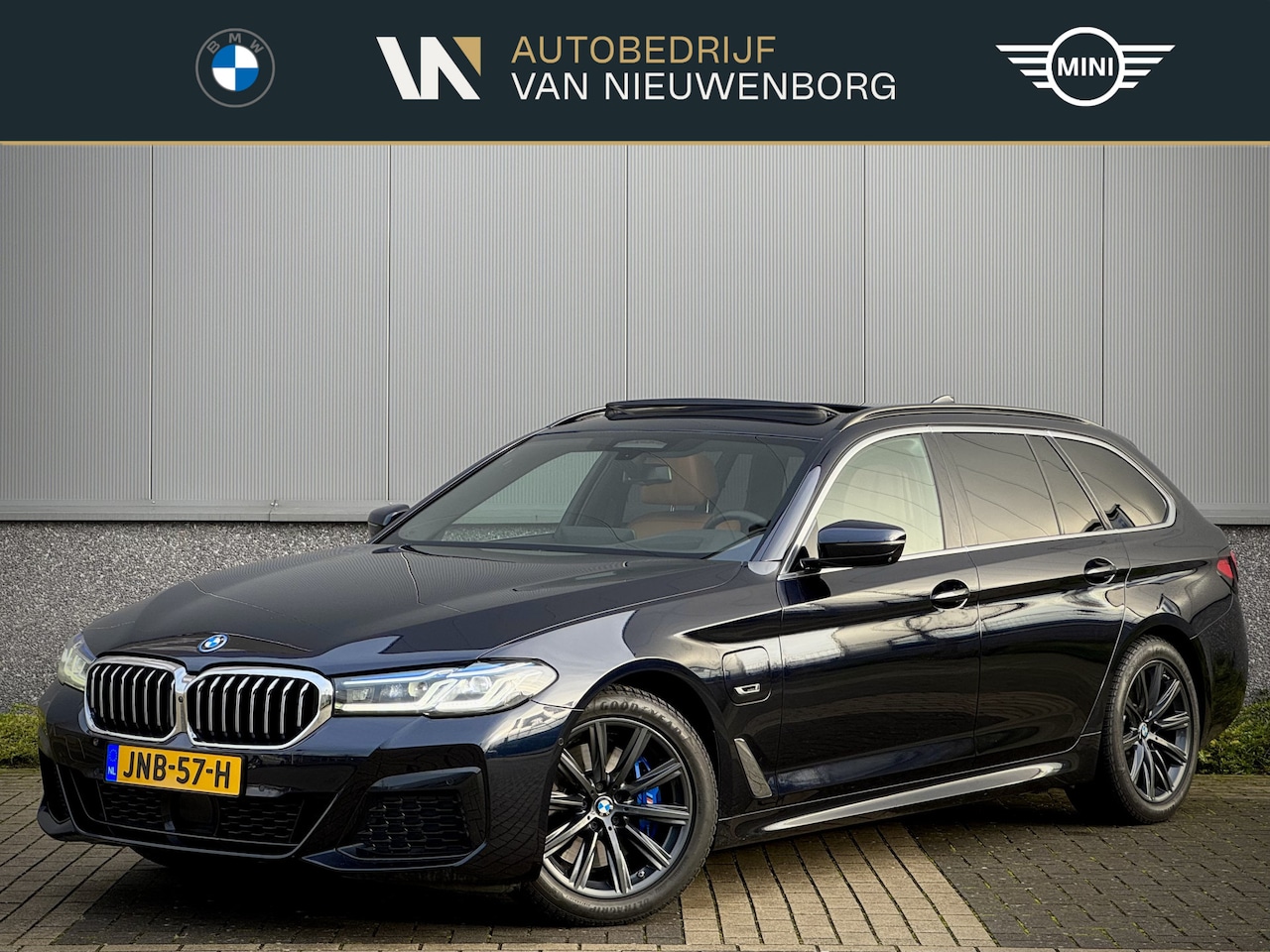 BMW 5-serie Touring - 530e xDrive M-Sport High Executive | Panoramadak | Laserlicht | Harman Kardon | HUD | Acht - AutoWereld.nl