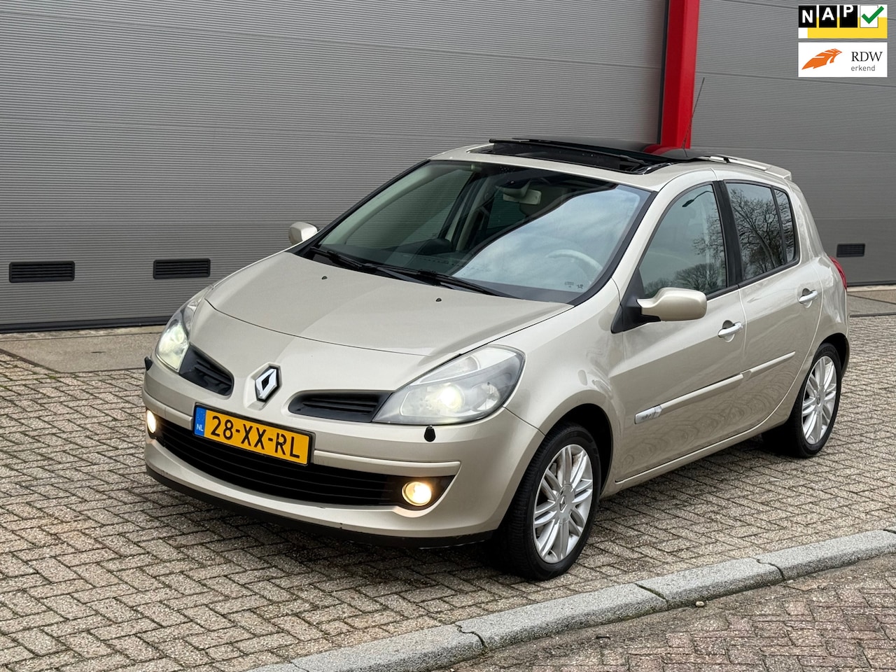 Renault Clio - 2.0-16V Initiale | Automaat | vol leder - AutoWereld.nl
