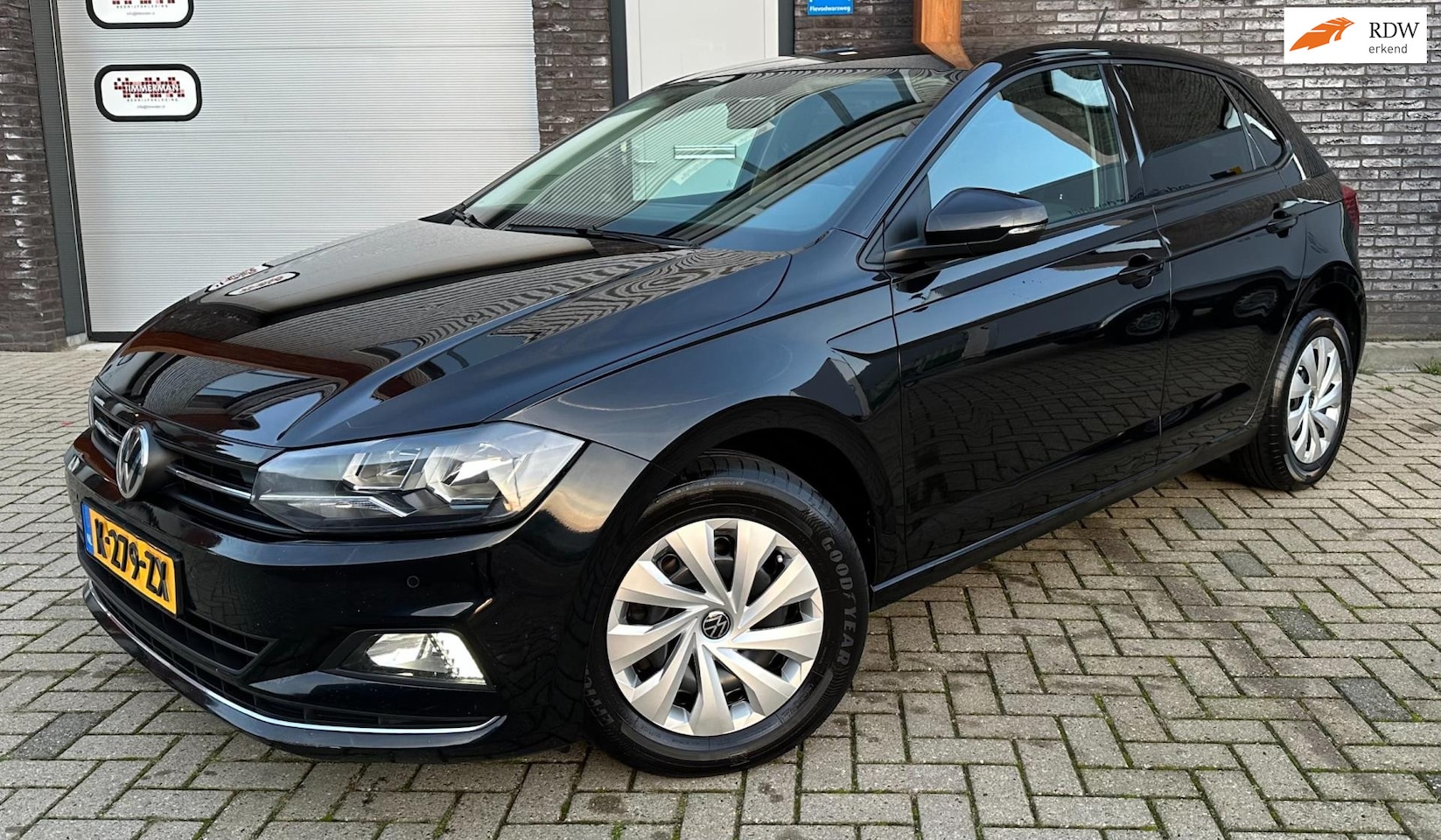 Volkswagen Polo - 1.6 TDI Highline DSG/STOELVERW/SFEERVERL/PDC - AutoWereld.nl