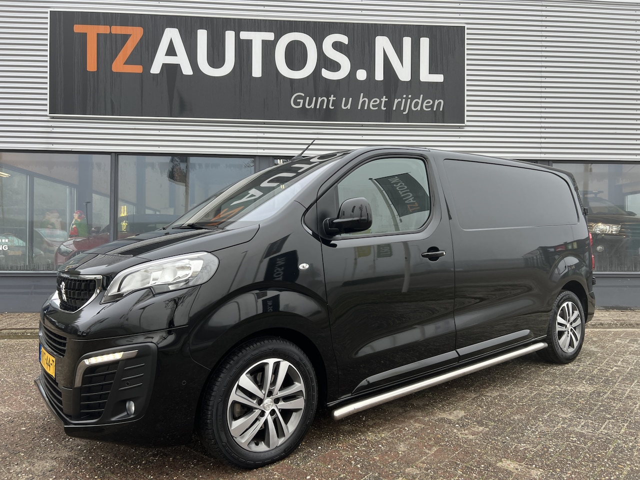 Peugeot Expert - 2.0 BlueHDI 120 L2 Asphalt Automaat - AutoWereld.nl