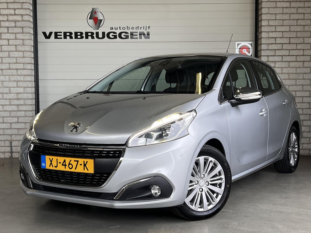 Peugeot 208 - 1.2 PureTech Allure | 16" LMV | PDC | Navi | BT | Volledig onderh. | Rijklaarprijs - AutoWereld.nl