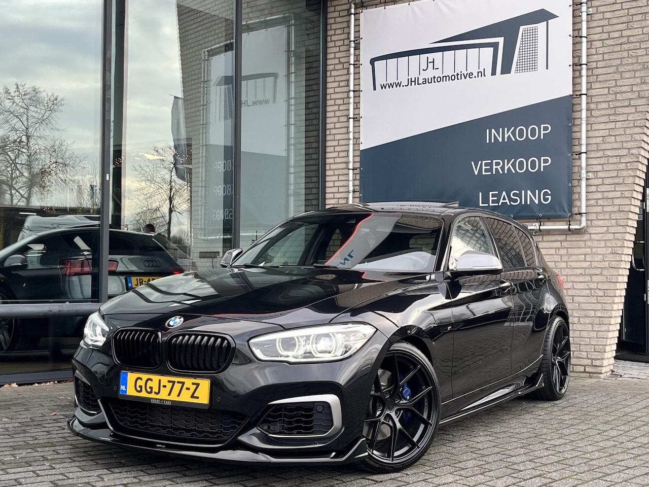 BMW 1-serie - M140I XDrive High Exe.*AKRA*KW*MAXTON*440PK*PANO* - AutoWereld.nl