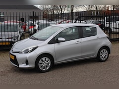 Toyota Yaris - 1.5 Full Hybrid Aspiration, Camera, Navigatie, ECC