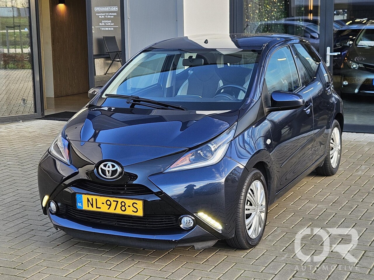 Toyota Aygo - 1.0 VVT-i x-nav Automaat Carplay Camera Navi - AutoWereld.nl