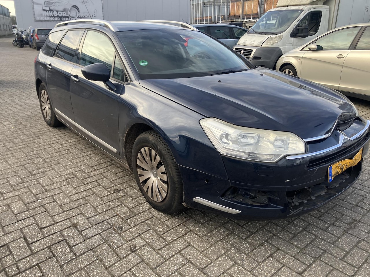 Citroën C5 Tourer - 1.6 THP Comfort Licht rijdt bare voorschade - AutoWereld.nl