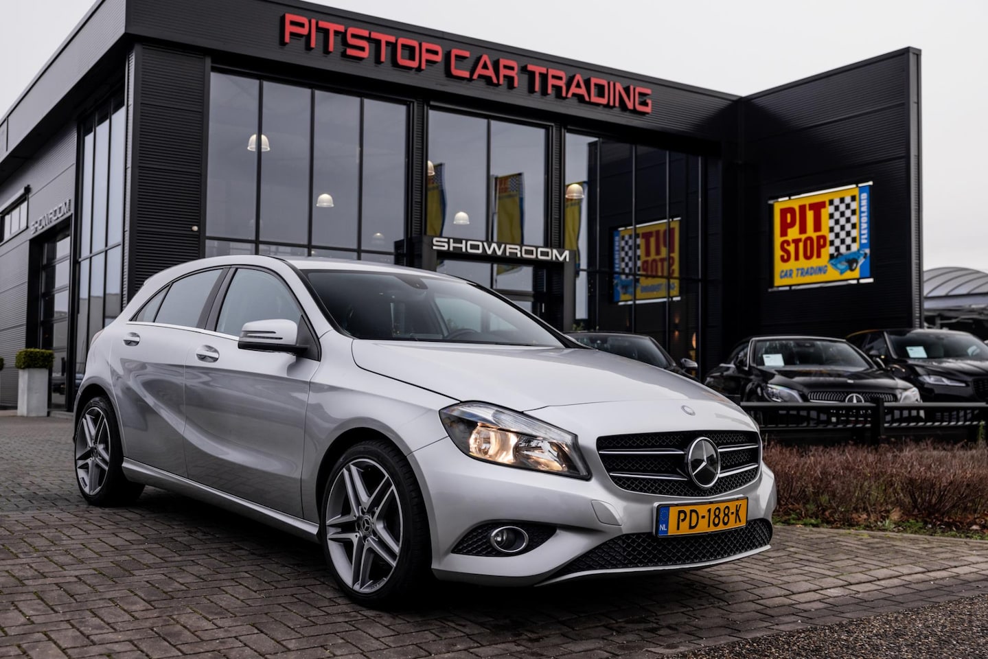 Mercedes-Benz A-klasse - 180 180, AMG velgen, Cruise, Stoelverwarming! - AutoWereld.nl
