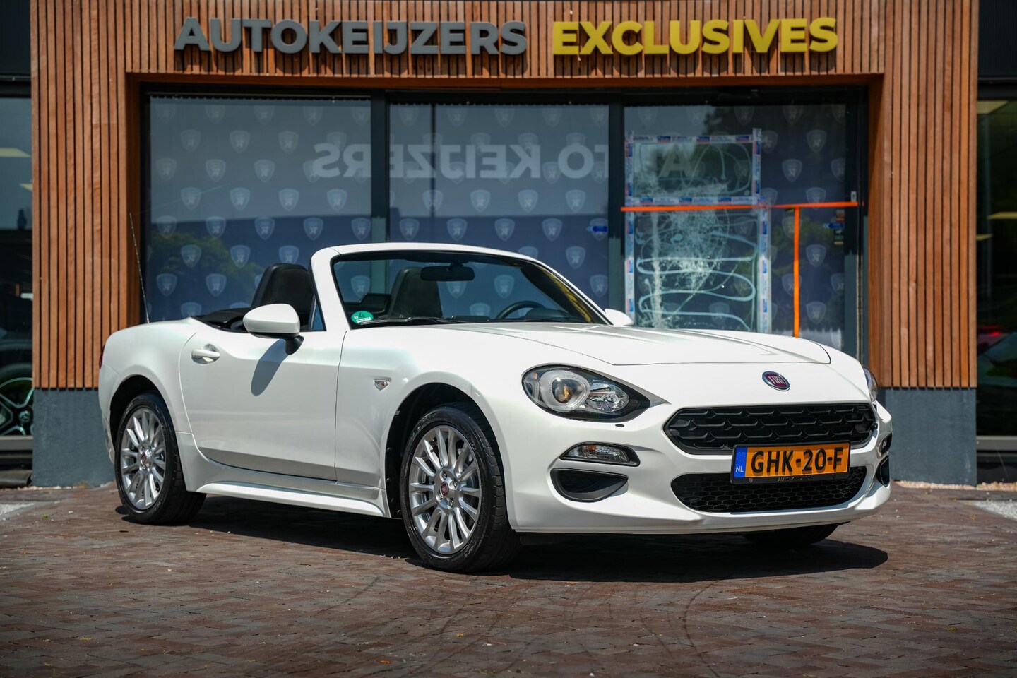 Fiat 124 Spider - 1.4 MultiAir Turbo Airco Cruise Audio 16"LM - AutoWereld.nl