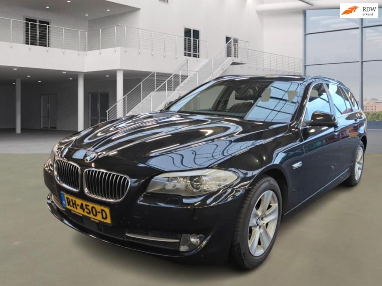 BMW 5-serie Touring - 530xd High Executive|HEADUP|AUT|NAVI|XENON|PANO| - AutoWereld.nl