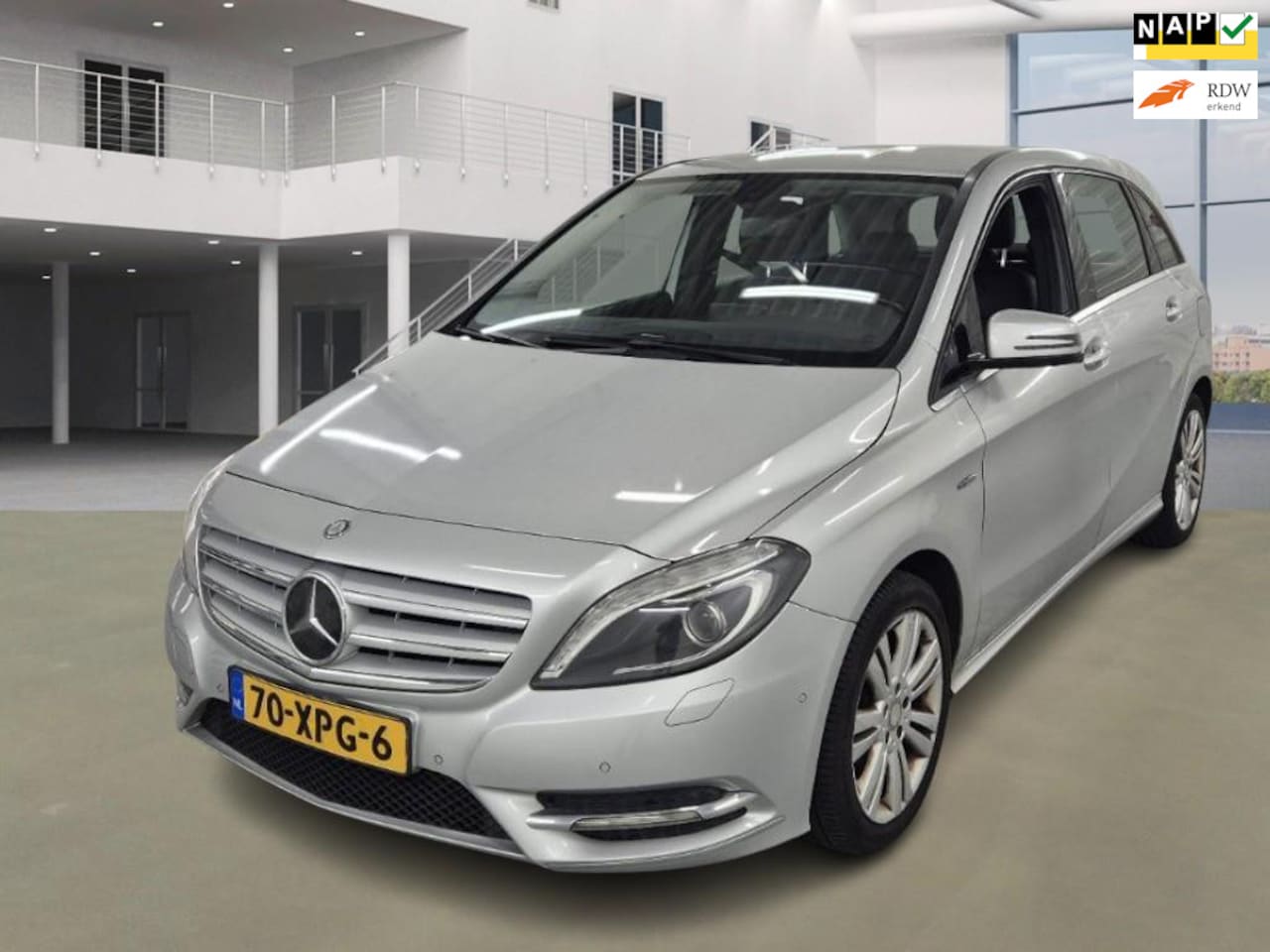 Mercedes-Benz B-klasse - 180 Ambition|6BAK|XENON|NAVI|STOELVERW|LEDER - AutoWereld.nl