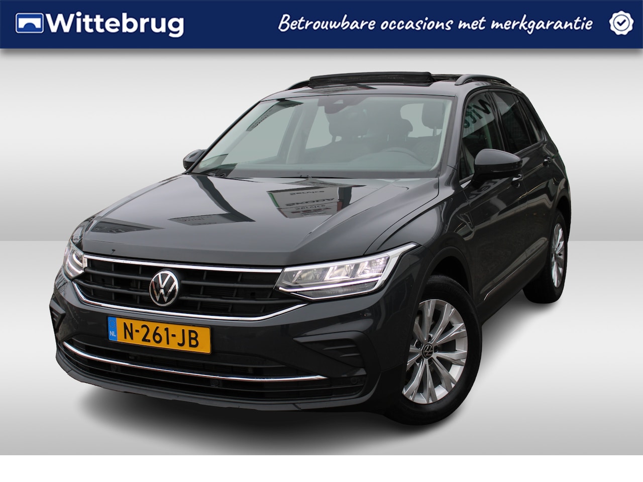 Volkswagen Tiguan - 1.5 TSI 130pk Life / Panoramadak / LM 17 inch / Parkeersensoren / Navigatie / Wegkl trekha - AutoWereld.nl