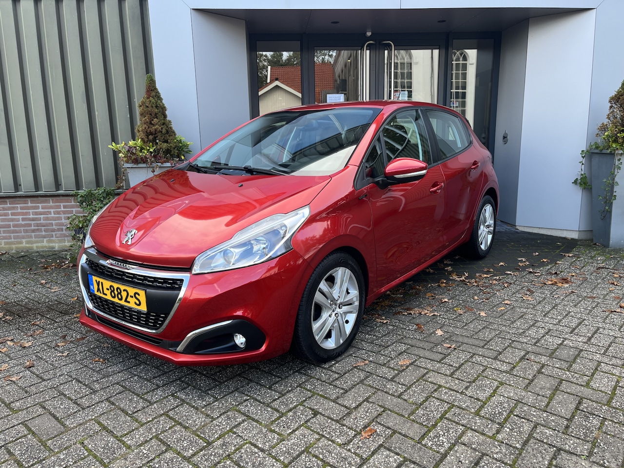 Peugeot 208 - 1.2 PureTech Signature 83 pk | Airco | Cruise control | Parkeersensoren | Navigatie | App- - AutoWereld.nl
