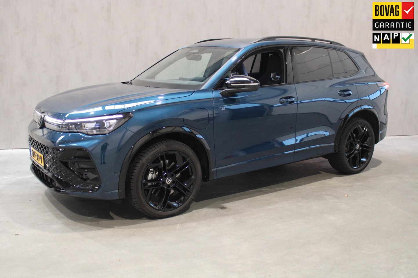 Volkswagen Tiguan - 1.5 eHybrid R-Line Edition Camera/Elec. Trekhaak/R line prijs is rijklaar - AutoWereld.nl