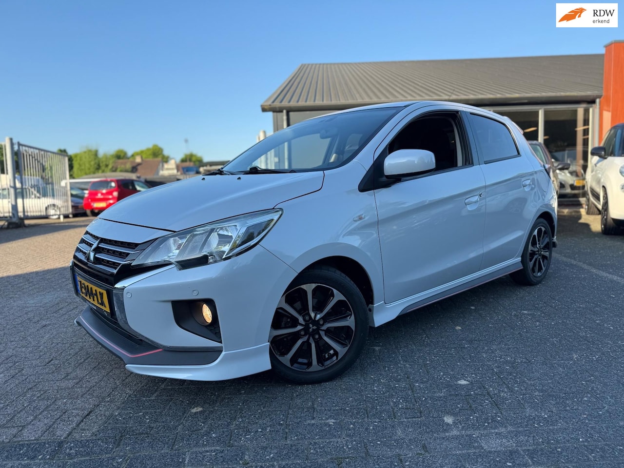 Mitsubishi Space Star - 1.2 Instyle Automaat / Airco / Apple Carplay / Navigatie /Lichtmetalen velgen 15" / Parelm - AutoWereld.nl