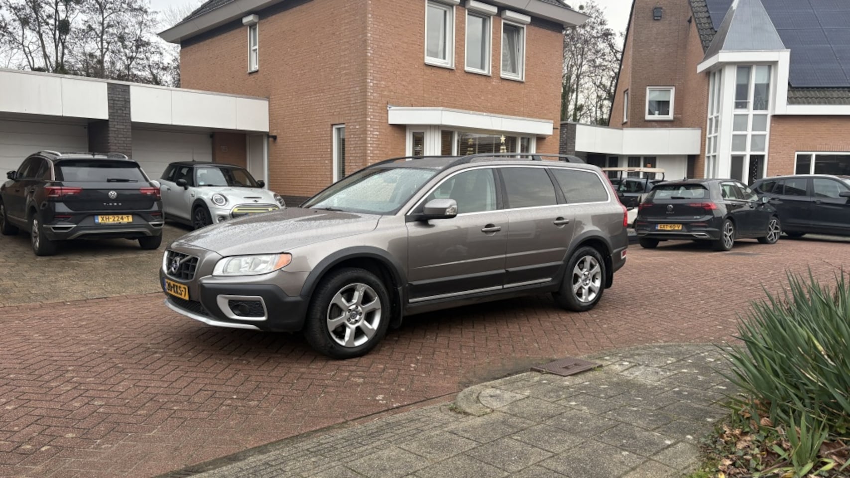Volvo XC70 - 2.4D Momentum 2.4D Momentum - AutoWereld.nl