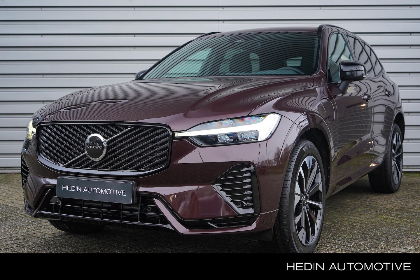 Volvo XC60 - 2.0 T6 Plug-in hybrid AWD Plus Dark | Actieve luchtvering met FOUR-C | 20" 5-Y-Spaaks Blac - AutoWereld.nl