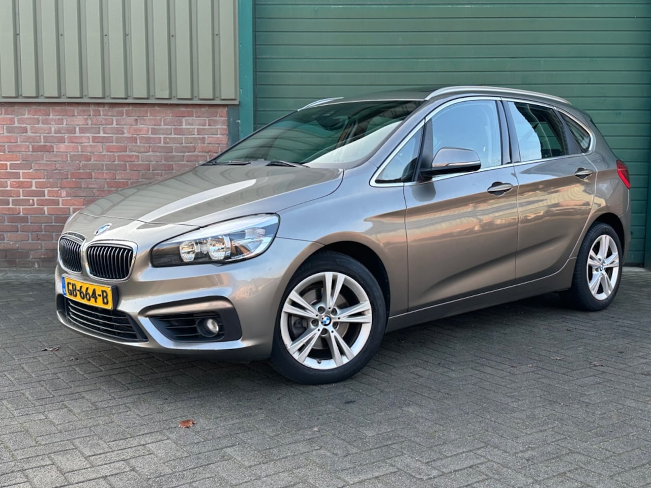 BMW 2-serie Active Tourer - 218i Luxury Automaat|Pano|PDC|Trekhaak - AutoWereld.nl