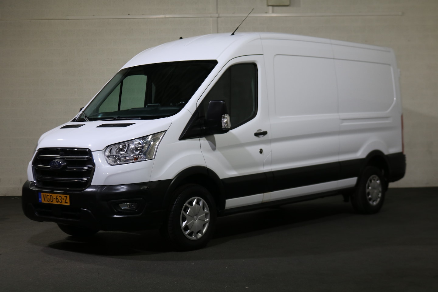 Ford Transit - 350 2.0 TDCI L3H2 Trend RWD 350 2.0 TDCI L3H2 Trend RWD - AutoWereld.nl