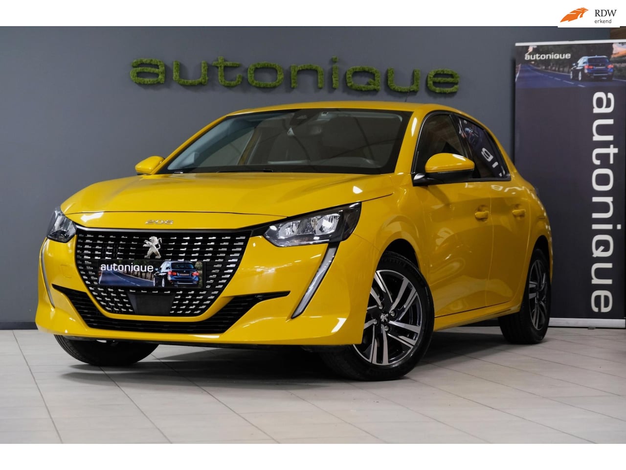 Peugeot 208 - 1.2 PureTech Allure Pack *27.279km* Camera/Automaat/Apple Carplay - AutoWereld.nl