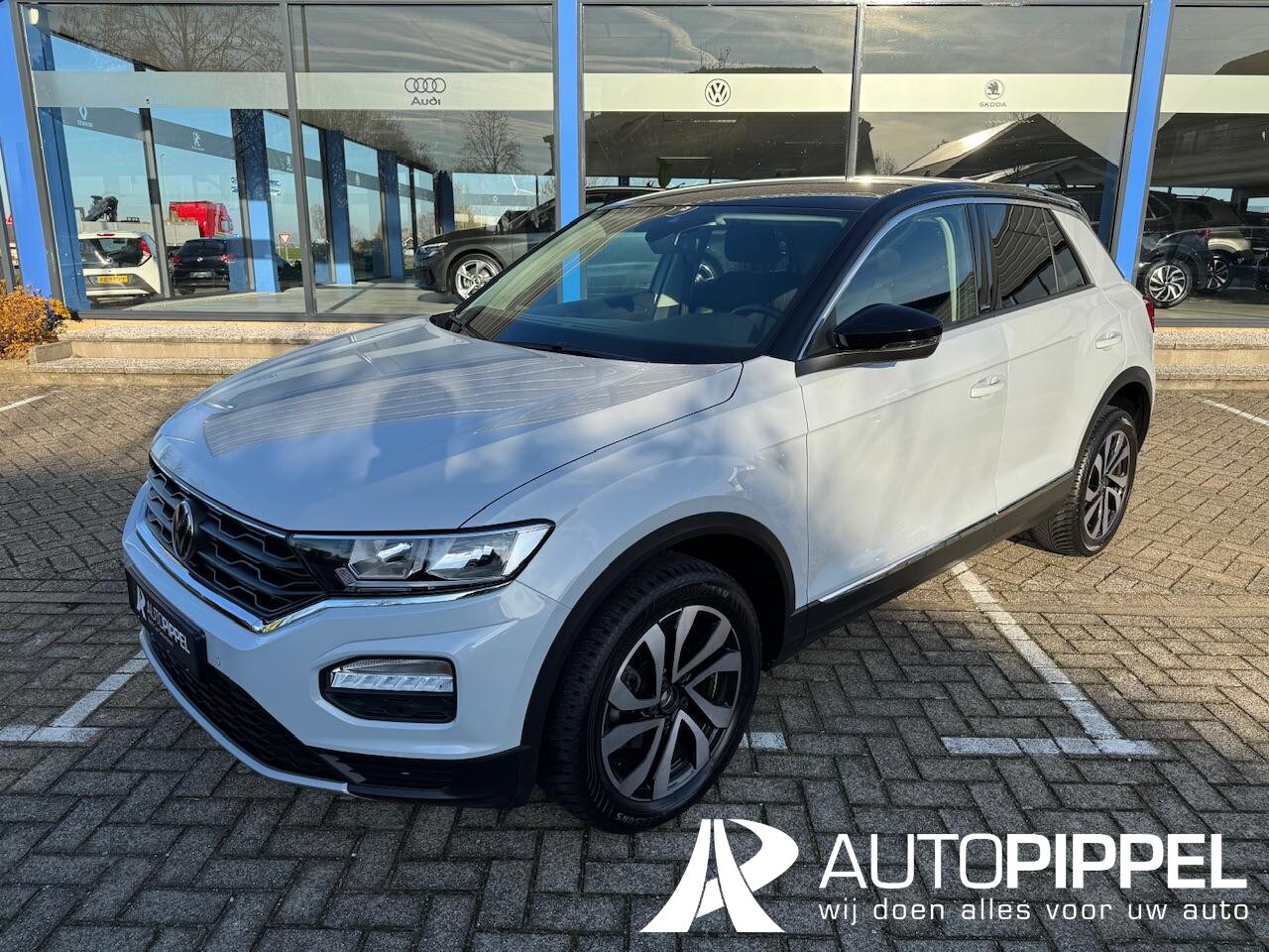 Volkswagen T-Roc - 1.5 TSI Active | DSG | Navi | Trekhaak | App Carplay | LMW 17" | Mooi! - AutoWereld.nl